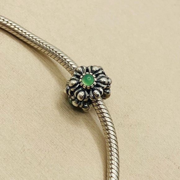 EUC Pandora 790580CH Sterling Silver May Birthday Blooms Bead w/ Chrysoprase - Picture 4 of 11